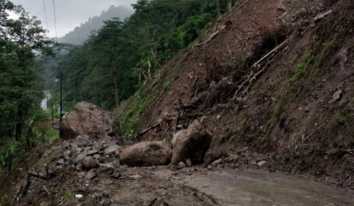 Mengerikan! Longsor Kembali Hantam Jepara, Jalur Vital ke Desa Tempur Terputus Mengerikan! Longsor Kembali Hantam Jepara, Jalur Vital ke Desa Tempur Terputus