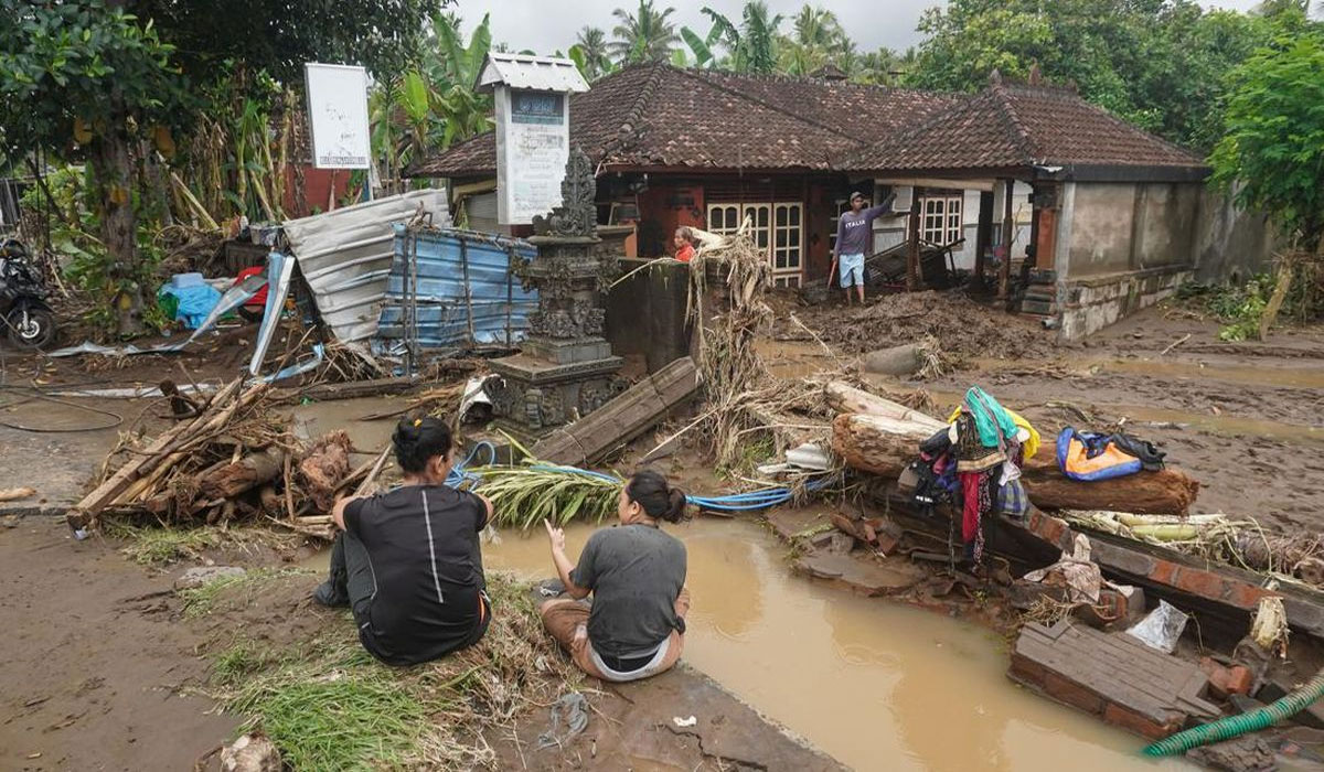 Banjir Rendam 18 Rumah di Jembrana, Motor hingga Sapi Terseret Arus